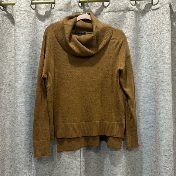 🚨2/$10‼️Banana Republic Sweater - Picture 1 of 7